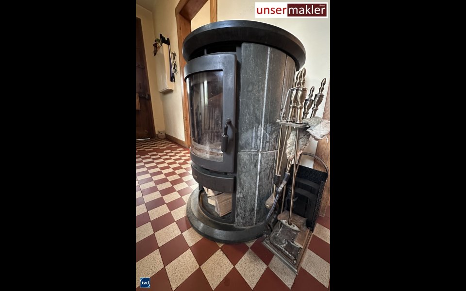 EG Kaminofen im Flur