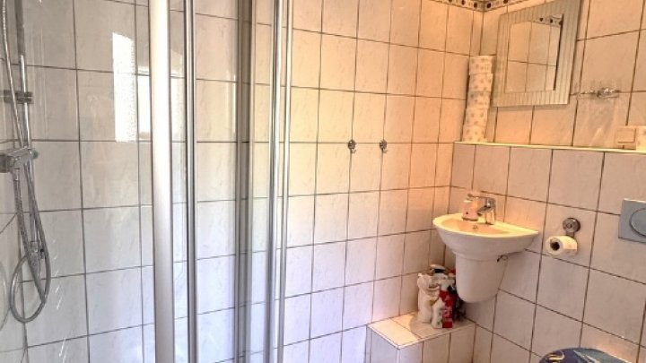 DU- Süd kleines Reihenhaus mit schönem Garten für den Handwerker