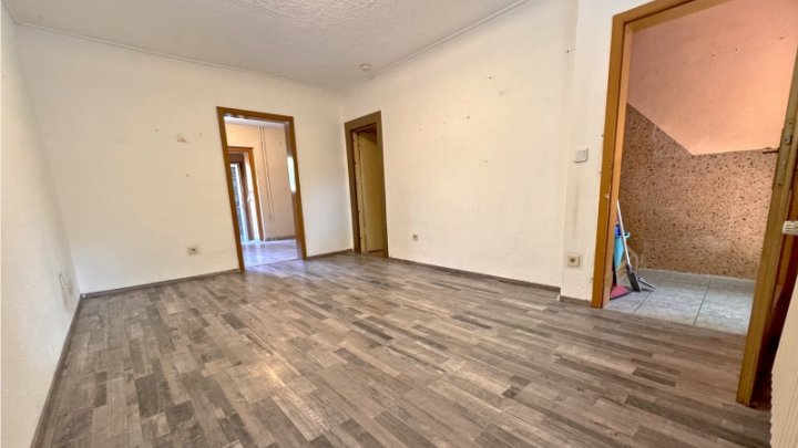 DU- Süd kleines Reihenhaus mit schönem Garten für den Handwerker