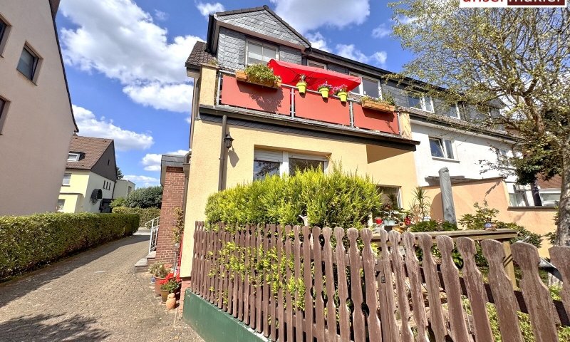 Gepflegtes Dreifamilienhaus zzgl.  App.  2x Garagen und Traumgarten