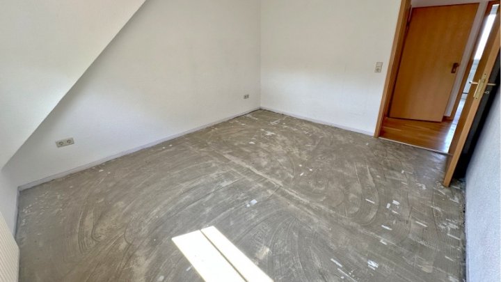 Gepflegtes Dreifamilienhaus zzgl.  App.  2x Garagen und Traumgarten
