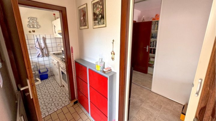 Gepflegtes Dreifamilienhaus zzgl.  App.  2x Garagen und Traumgarten