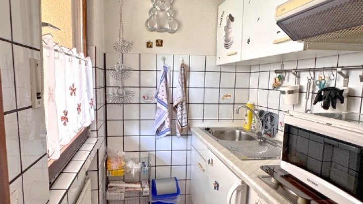 Gepflegtes Dreifamilienhaus zzgl.  App.  2x Garagen und Traumgarten