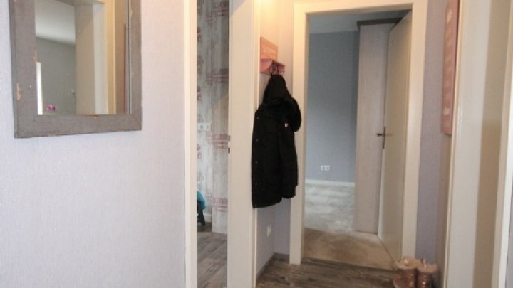 Gepflegtes Dreifamilienhaus zzgl.  App.  2x Garagen und Traumgarten