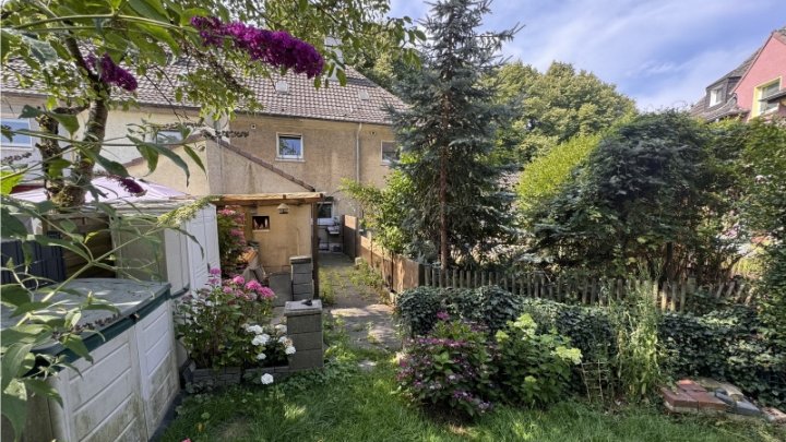 VERKAUFT !!!!DU- Süd kleines Reihenhaus mit schönem Garten für den Handwerker