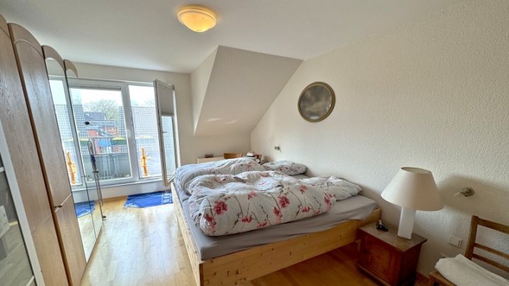 Raum. Licht. Lebensqualität –  DG-Wohnung mit 3 Schlafzimmern & 2 Bädern