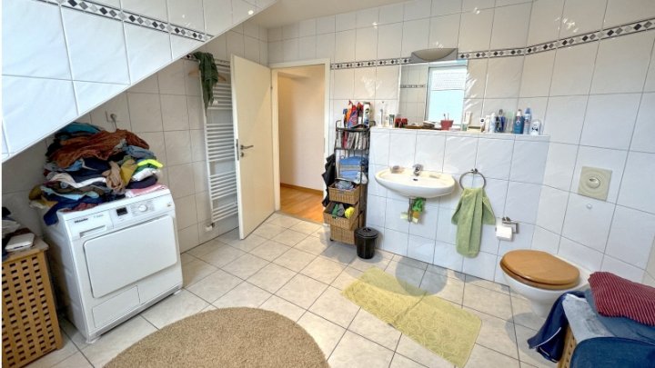 Raum. Licht. Lebensqualität –  DG-Wohnung mit 3 Schlafzimmern & 2 Bädern