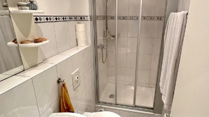 Raum. Licht. Lebensqualität –  DG-Wohnung mit 3 Schlafzimmern & 2 Bädern