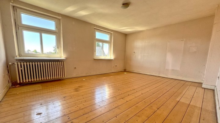 VERKAUFT Freist.EFH mit dem Charme der vergangenen Jahre incl. Bauland