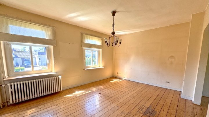 VERKAUFT Freist.EFH mit dem Charme der vergangenen Jahre incl. Bauland
