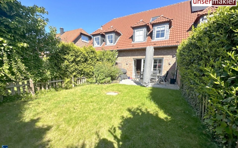 Garten mit Hausrückseite